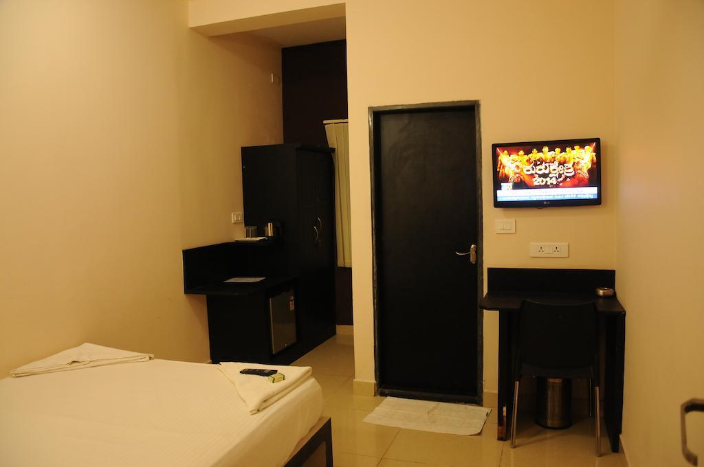 Hotel Sri Krishna Residency Удупи Стая снимка