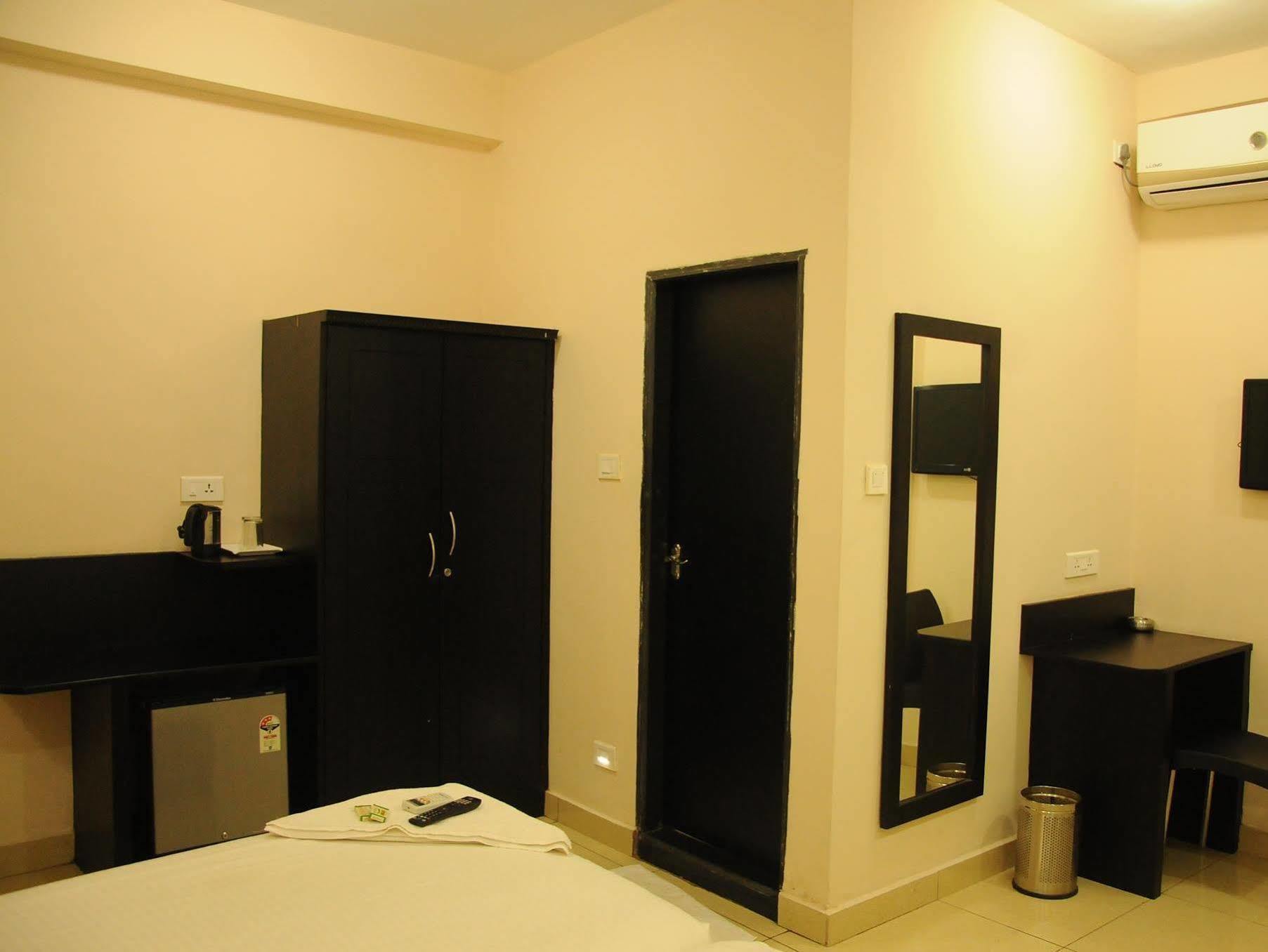 Hotel Sri Krishna Residency Удупи Екстериор снимка